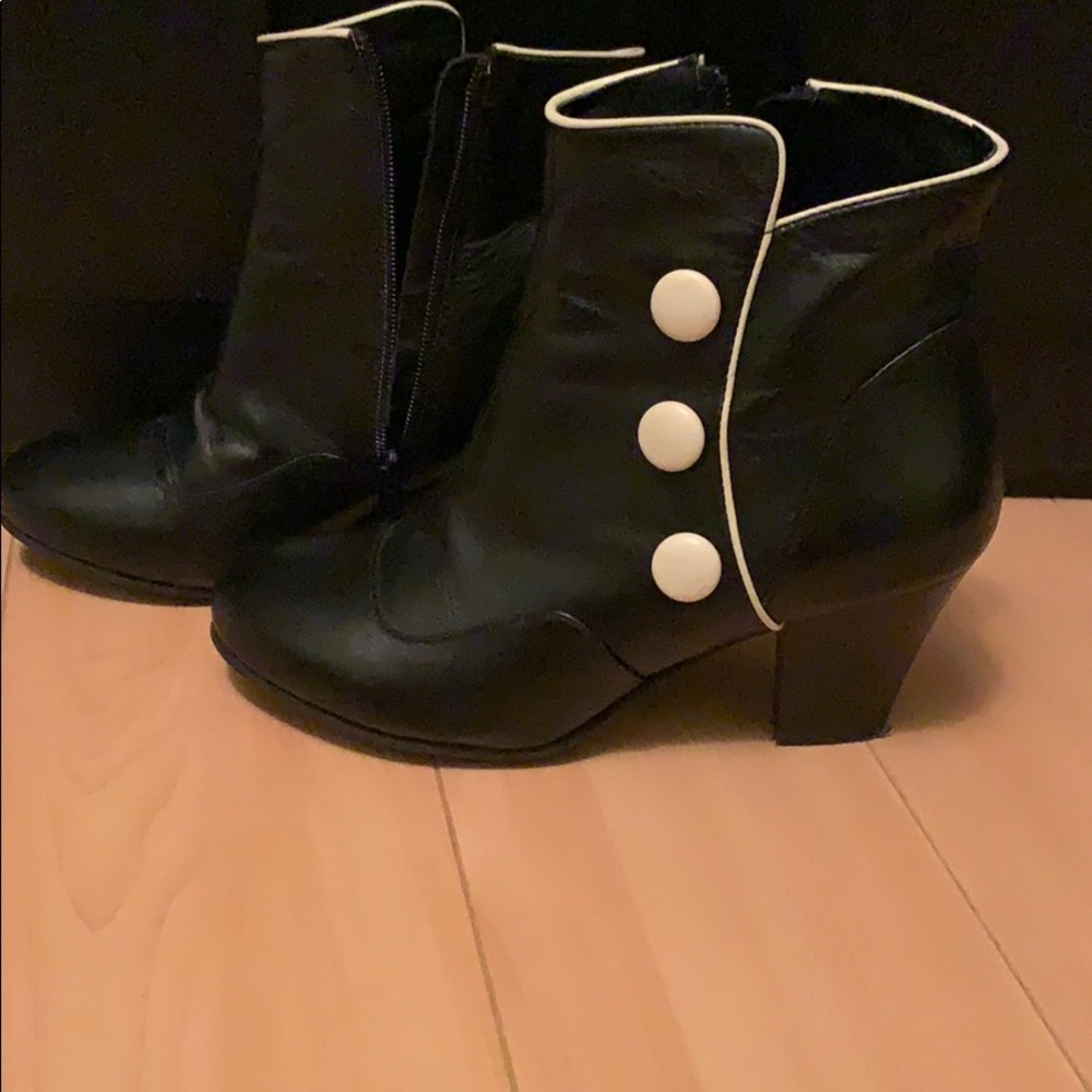 Lola Ramona black ankle boots with white buttons